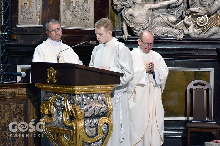 Promocja nowych lektorów i ceremoniarzy w diecezji świdnickiej