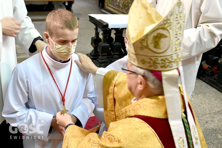 Promocja nowych lektorów i ceremoniarzy w diecezji świdnickiej