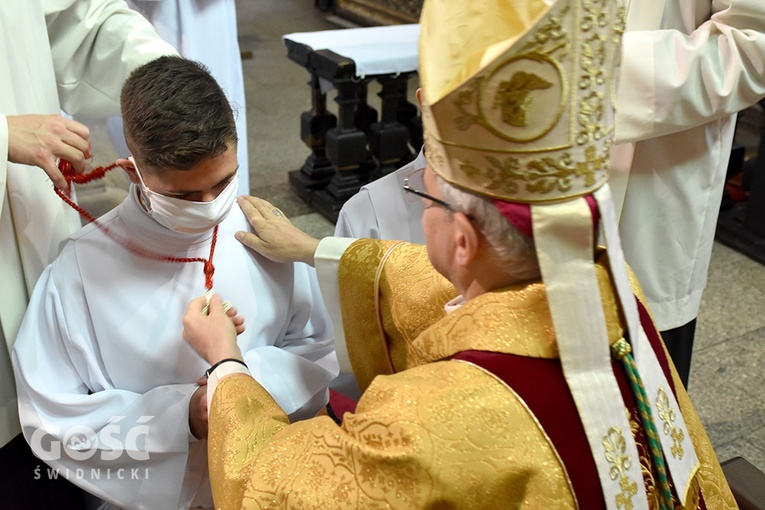 Promocja nowych lektorów i ceremoniarzy w diecezji świdnickiej