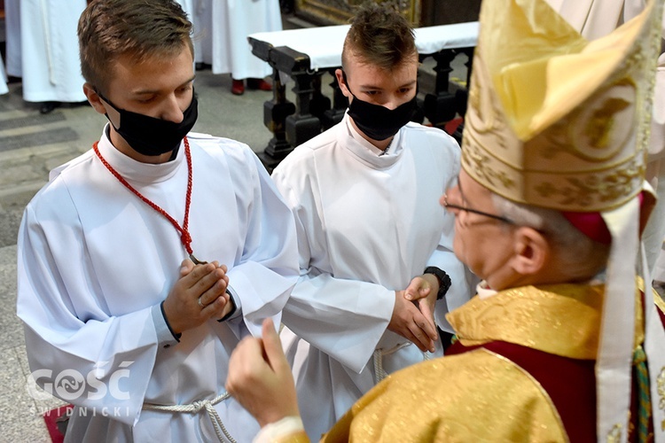 Promocja nowych lektorów i ceremoniarzy w diecezji świdnickiej