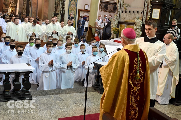 Promocja nowych lektorów i ceremoniarzy w diecezji świdnickiej