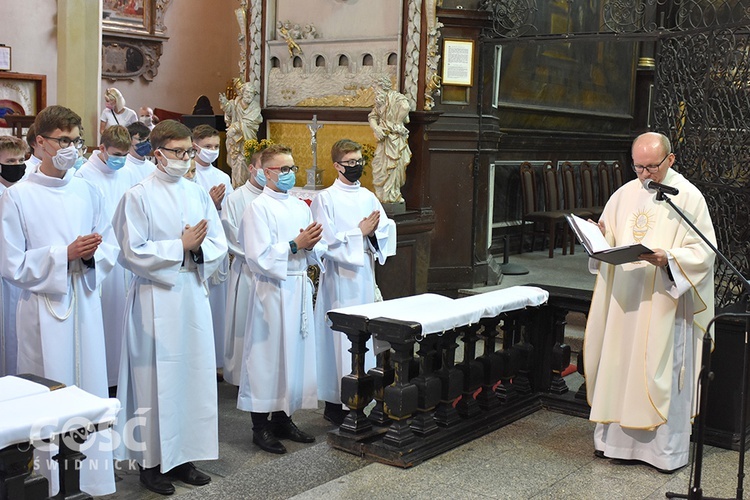 Promocja nowych lektorów i ceremoniarzy w diecezji świdnickiej