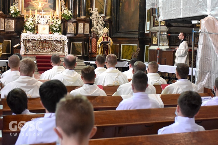 Promocja nowych lektorów i ceremoniarzy w diecezji świdnickiej