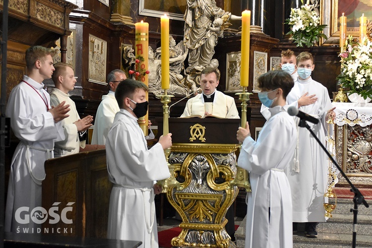 Promocja nowych lektorów i ceremoniarzy w diecezji świdnickiej