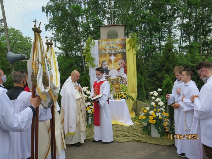 Bełchów. Żywe monstrancje