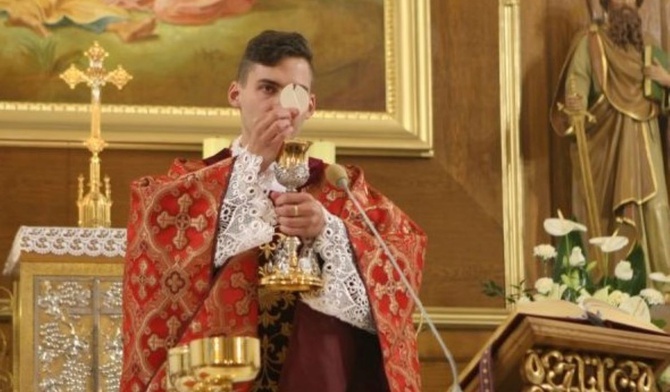Ks. Mateusz Steczek sprawował prymicyjną Eucharystię w kościele Przemienienia Pańskiego w Buczkowicach.