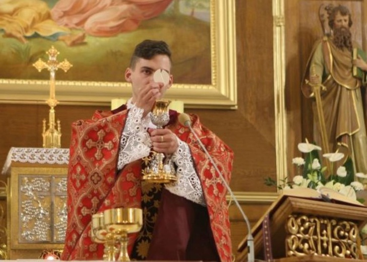 Ks. Mateusz Steczek sprawował prymicyjną Eucharystię w kościele Przemienienia Pańskiego w Buczkowicach.