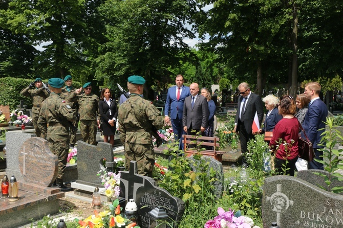 Hołd dla pierwszych więźniów z Auschwitz pochowanych we Wrocławiu