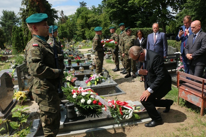 Hołd dla pierwszych więźniów z Auschwitz pochowanych we Wrocławiu