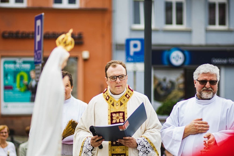 Poświęcenie figury Matki Bożej Fatimskiej na noworudzkim Rynku