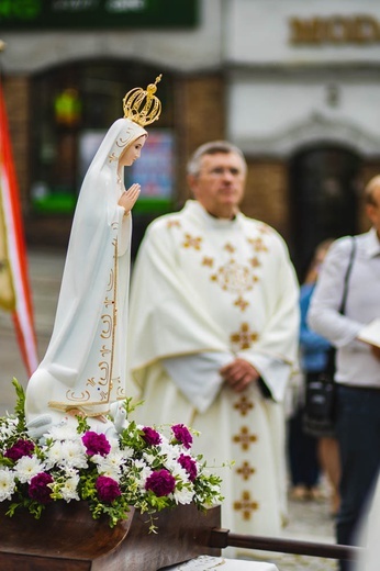 Poświęcenie figury Matki Bożej Fatimskiej na noworudzkim Rynku