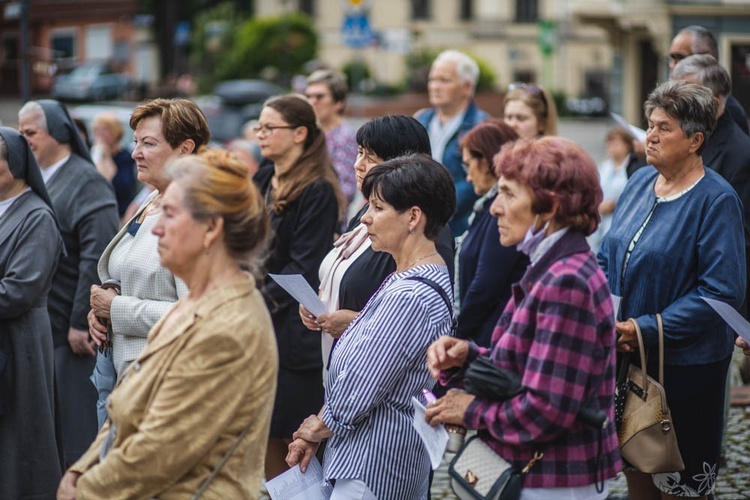 Poświęcenie figury Matki Bożej Fatimskiej na noworudzkim Rynku