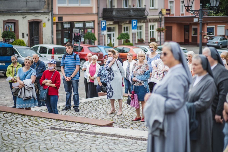 Poświęcenie figury Matki Bożej Fatimskiej na noworudzkim Rynku