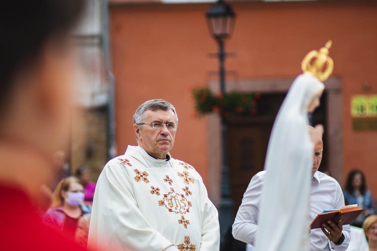 Poświęcenie figury Matki Bożej Fatimskiej na noworudzkim Rynku