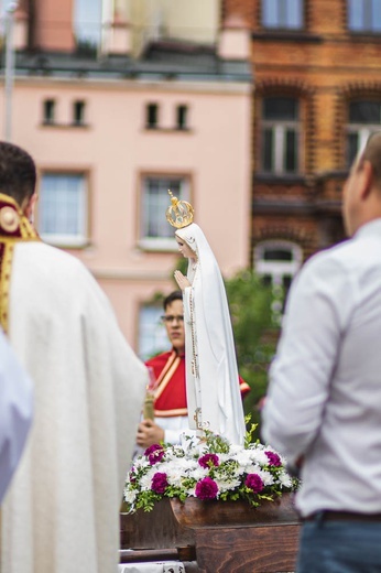 Poświęcenie figury Matki Bożej Fatimskiej na noworudzkim Rynku