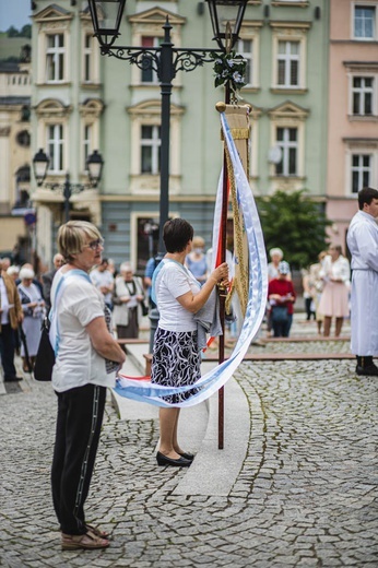 Poświęcenie figury Matki Bożej Fatimskiej na noworudzkim Rynku