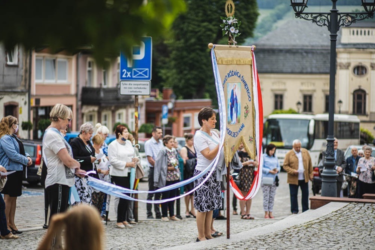 Poświęcenie figury Matki Bożej Fatimskiej na noworudzkim Rynku