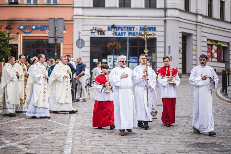 Poświęcenie figury Matki Bożej Fatimskiej na noworudzkim Rynku