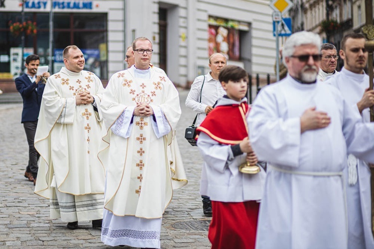 Poświęcenie figury Matki Bożej Fatimskiej na noworudzkim Rynku