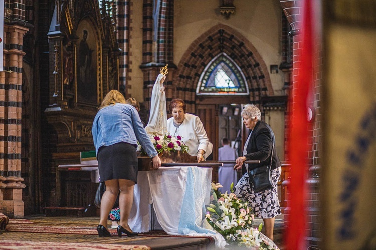 Poświęcenie figury Matki Bożej Fatimskiej na noworudzkim Rynku