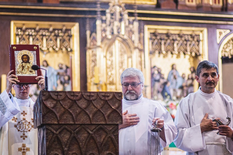 Poświęcenie figury Matki Bożej Fatimskiej na noworudzkim Rynku