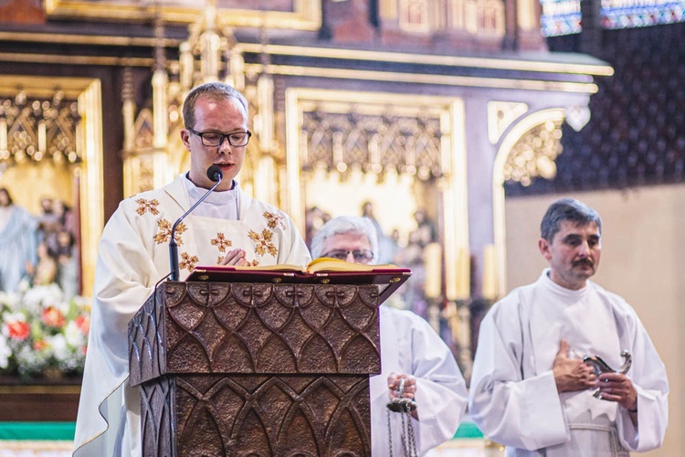 Poświęcenie figury Matki Bożej Fatimskiej na noworudzkim Rynku