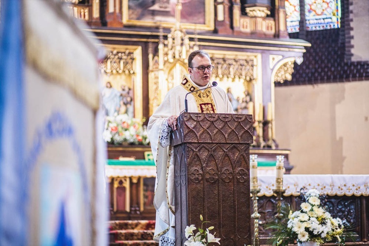 Poświęcenie figury Matki Bożej Fatimskiej na noworudzkim Rynku