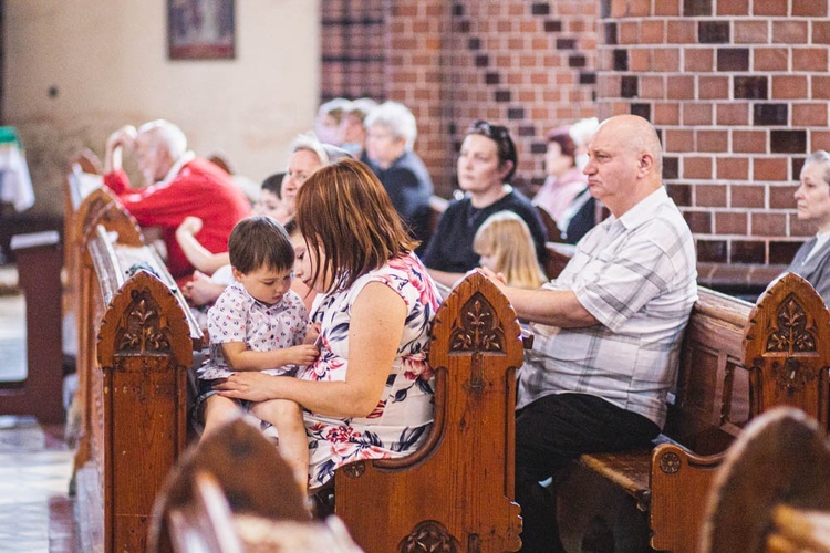 Poświęcenie figury Matki Bożej Fatimskiej na noworudzkim Rynku