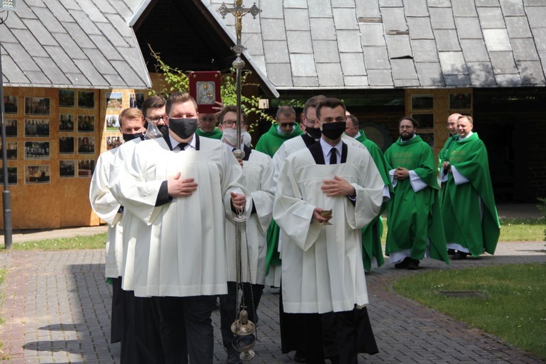 Prosili Maryję o nowych kapłanów