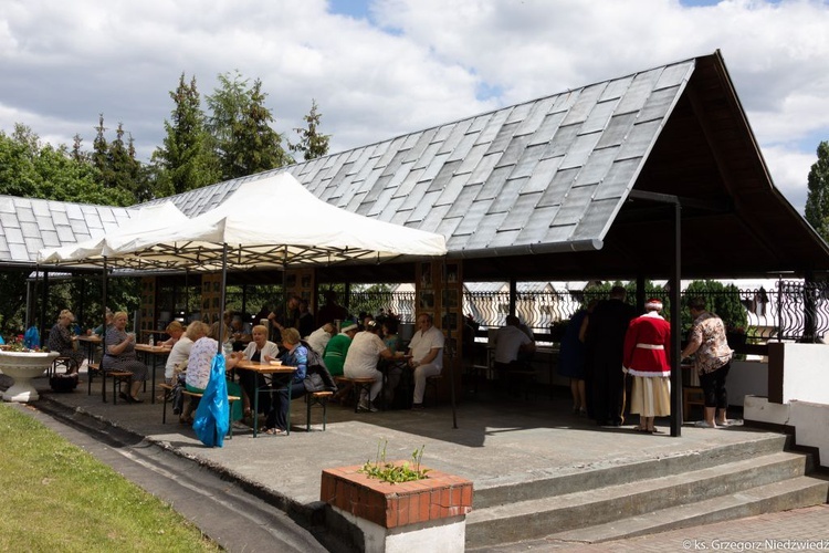 Msza św. odpustowa z udziałem apostolstwa trzeźwości w Rokitnie