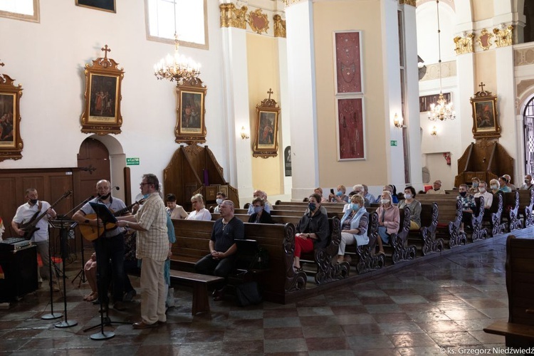 Msza św. odpustowa z udziałem apostolstwa trzeźwości w Rokitnie