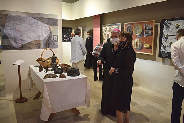 Eksposycję otworzył  bp Krzysztof Nitkiewicz.