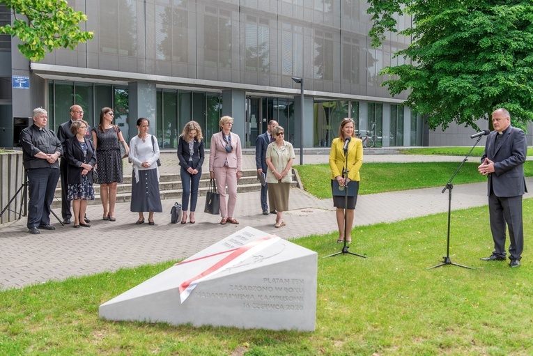 Uroczystość nadania imienia ks. Słomkowskiego kampusowi na Poczekajce.