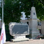 Mimo że w tym roku nie będzie tu Mszy św., Solidarność zachęca do indywidualnego przybywania pod pomnik i oddawania czci skrzywdzonym w czerwcu 1976 roku.