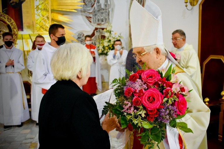 Jubilat odbierał życzenia od parafian, współpracowników, a także wielu osób, które nadesłały listy z wielu miejsc w Polsce i na świecie.