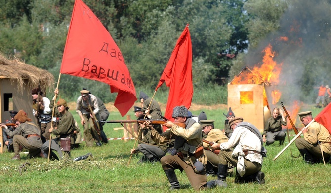 Rekonstrukcja Bitwy Warszawskiej na błoniach Ossowa.