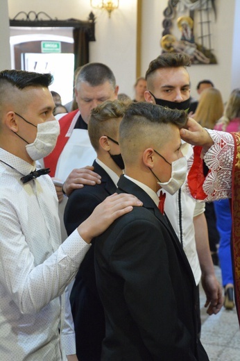 Bierzmowanie w sądeckiej Zawadzie