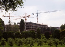 W historycznym centrum Krakowa rośnie apartamentowiec