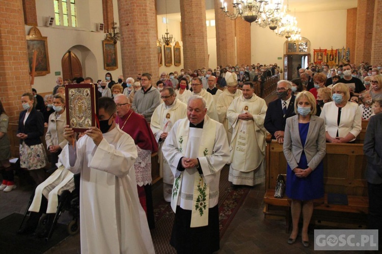 Parafia NSPJ w Żarach ma 40 lat