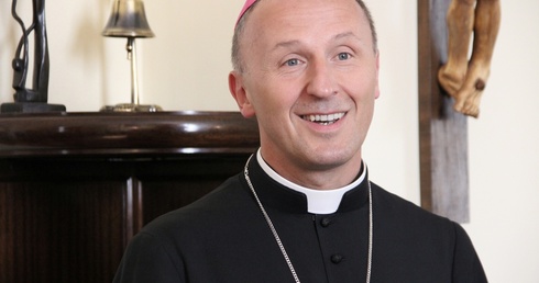 Bp Marek Solarczyk miał kontakt z osobą zakażoną COVID-19.