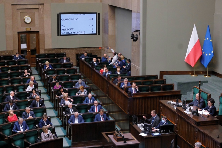 Sejm uchwalił prezydencką ustawę o bonie turystycznym