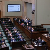 Sejm uchwalił prezydencką ustawę o bonie turystycznym