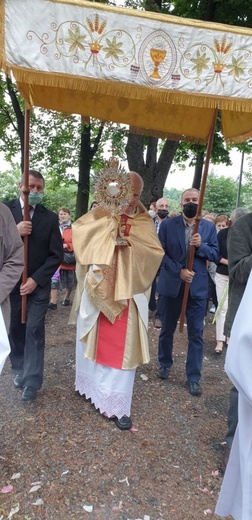 Msza św. i procesja w parafii pw. Najświętszego Serca Pana Jezusa w Ząbkowicach Śląskich