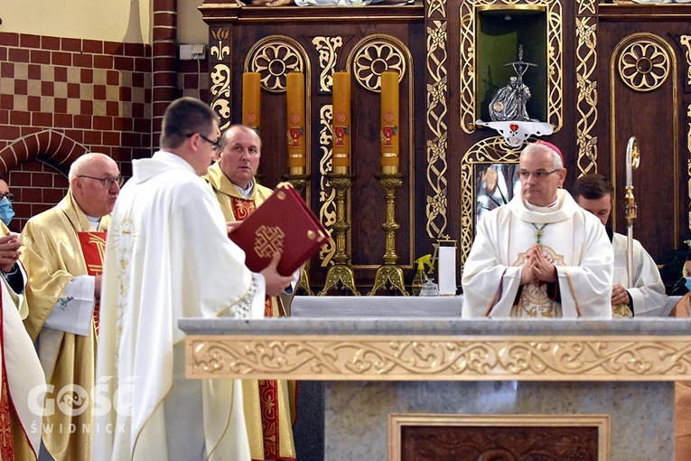 Msza św. odpustowa z poświęceniem ołtarza w Żarowie