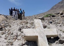 W Himalajach odkryto krzyż sprzed ponad tysiąca lat