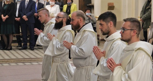 Katowice. Są nowi kapłani: czterej franciszkanie i cysters