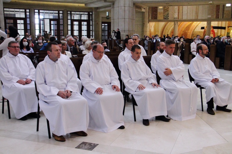 Błogosławieństwo nowych nadzwyczajnych szafarzy Komunii Świętej 2020