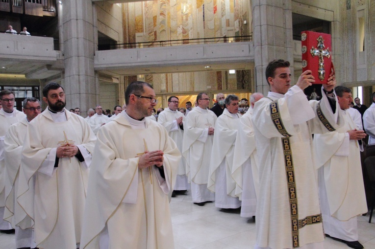 Błogosławieństwo nowych nadzwyczajnych szafarzy Komunii Świętej 2020