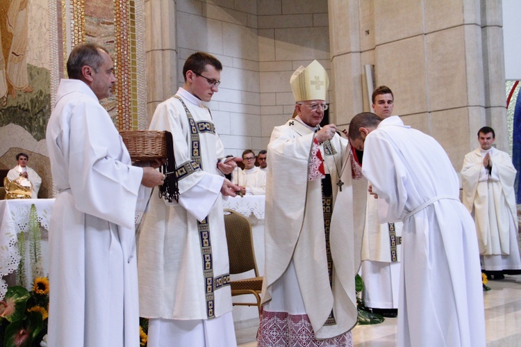 Błogosławieństwo nowych nadzwyczajnych szafarzy Komunii Świętej 2020