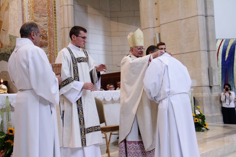 Błogosławieństwo nowych nadzwyczajnych szafarzy Komunii Świętej 2020